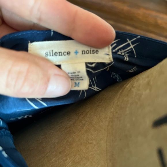 Anthropologie Silence and Noise blouse with half way down buttons and ruffles - Picture 5 of 9